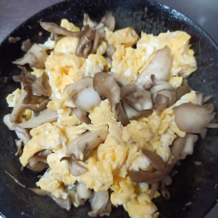 舞茸と卵の炒め物